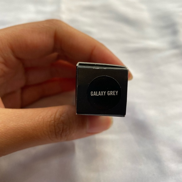 Barely used 2 MAC Cosmetics lipstick in galaxy grey - Picture 3 of 4